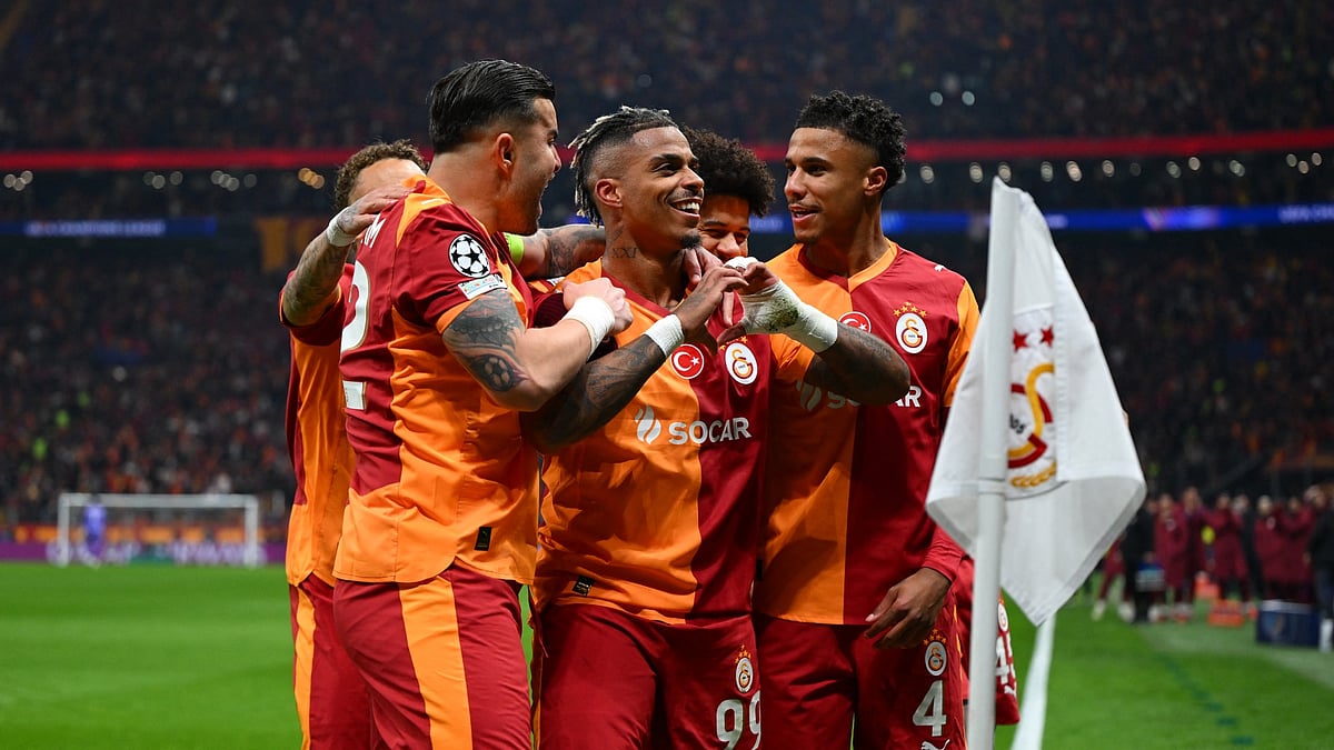 Mario Lemina celebrates his goal for Galatasaray against Liverpool - null