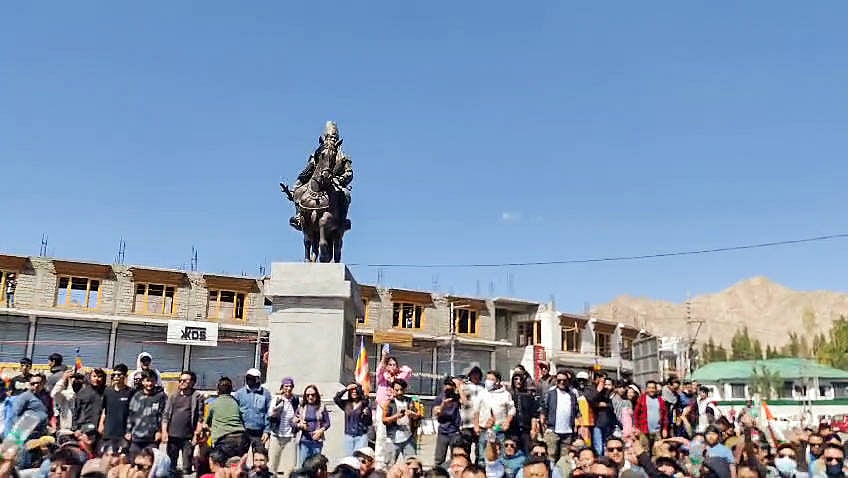 A massive protest over the statehood demand and the inclusion of Ladakh under the Sixth Schedule, in Leh Leh, Sep 24. - IMAGO / ANI News