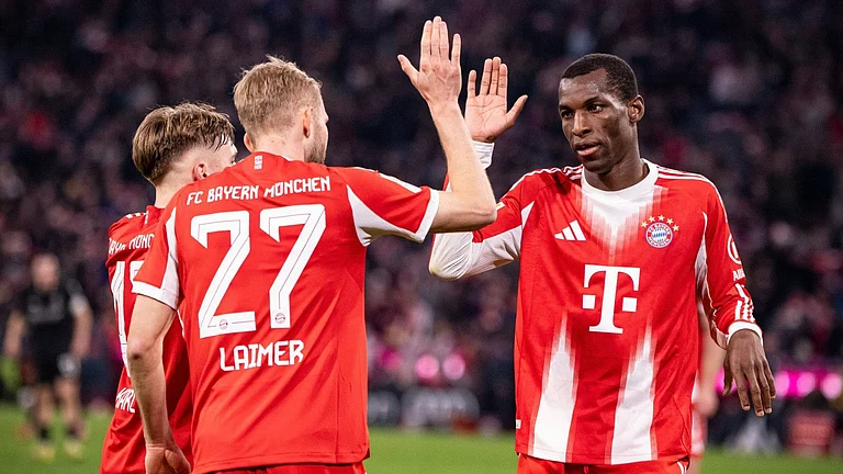 Bayern Munich footballers celebrating after scoring a goal against Borussia Monchengladbach in Bundesliga 2025-26. - FCBayernEN/X