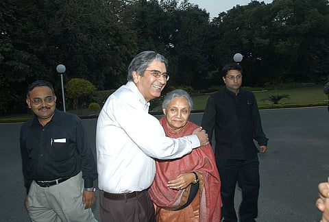 Vinod Mehta with Congress leader Sheila Dikshit