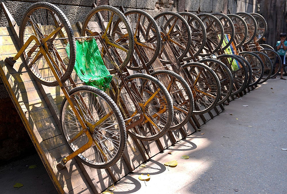 Holi clash Uttam Nagar East metro station