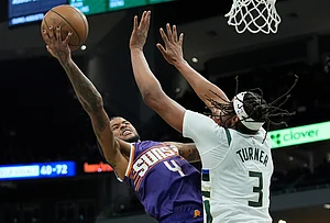 | Photo: AP/Aaron Gash : Phoenix Suns' Jalen Green (4) shoots against Milwaukee Bucks' Myles Turner during the second half of an NBA basketball game in Milwaukee.