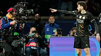 | Photo: AP/Michel Euler : PSG's Khvicha Kvaratskhelia celebrates after scoring his side's fourth goal during the first leg of the Champions League round of 16 soccer match between Paris Saint-Germain and Chelsea, in Paris, Wednesday, March 11, 2026. 