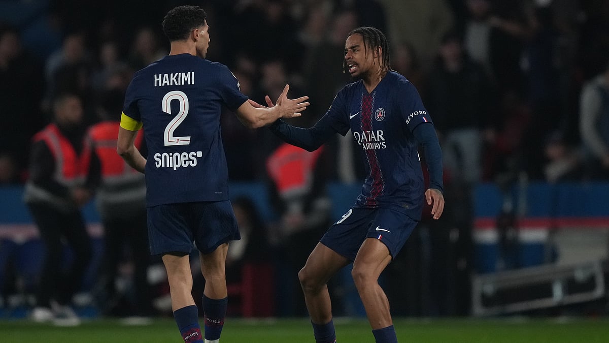 Paris Saint-Germain vs Chelsea live score UEFA Champions League 2025-26 Round of 16 leg 1