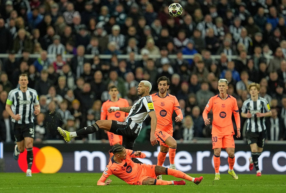 Newcastle United vs fc Barcelona UEFA Champions League soccer-Joelinton