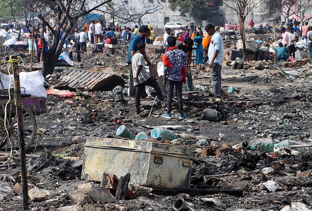 Fire breaks out in Delhis Matiala slum