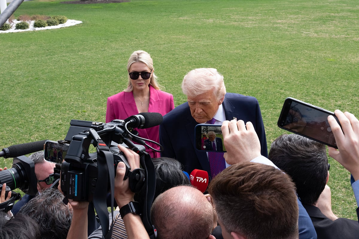 United States: President DONALD TRUMP takes questions from the media on Iran, Europe and voter identification as he boards Marine One for a flight to Kentucky on March 11, 2026 - IMAGO / ZUMA Press Wire