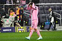 Nashville 0-0 Inter Miami, Champions Cup: Messi & Co Held In Goalless Draw | Photo: AP/Mark Humphrey : Inter Miami forward Lionel Messi leaves the field in the rain after a draw against Nashville SC in a CONCACAF Champions Cup Round of 16 soccer match in Nashville, Tenn.