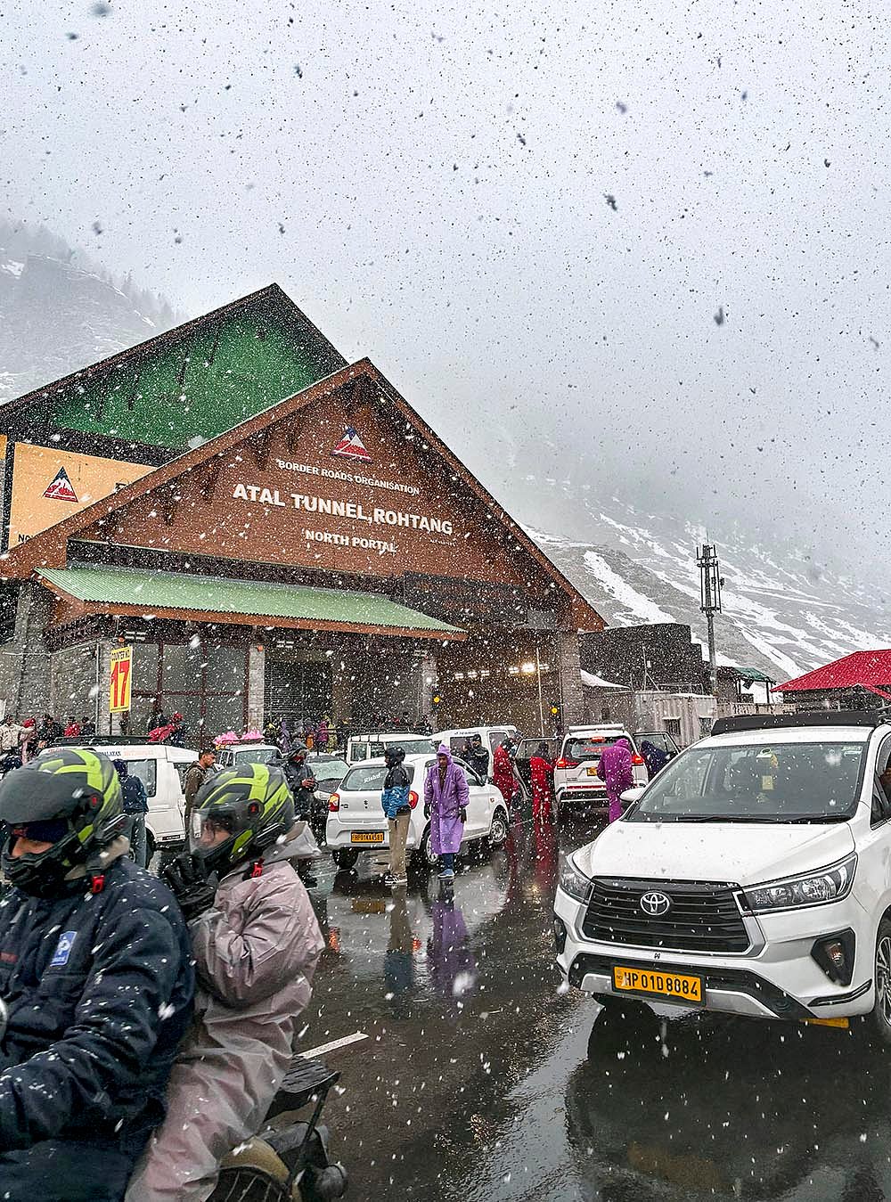 Snowfall in HPs Lahaul and Spiti