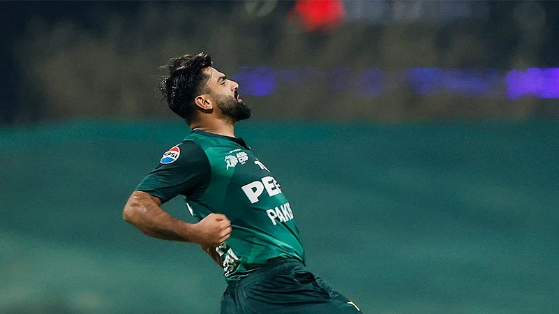 bangladesh vs pakistan 2nd ODI hussain talat hospitalised shoulder injury