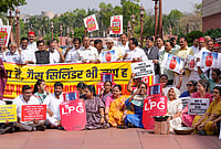 Congress Workers Protest Over LPG Shortage | Photo: PTI/Ravi Choudhary : LoP in the Lok Sabha Rahul Gandhi, with Congress MPs TR Baalu, KC Venugopal, Jothimani, Praniti Shinde and others stage a protest in Parliament premises over 'LPG shortage' during the second part of Budget session, in New Delhi.