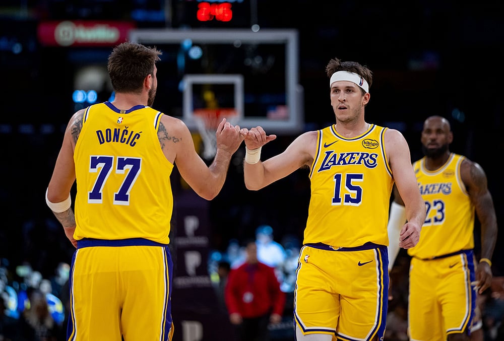 Los Angeles Lakers guard Luka Doncic (77) and Los Angeles Lakers guard Austin Reaves (15) celebrate during the second half of an NBA basketball game in Los Angeles.  - | Photo: AP/Ethan Swope