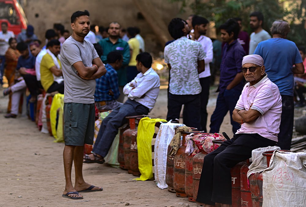 LPG crisis in Prayagraj