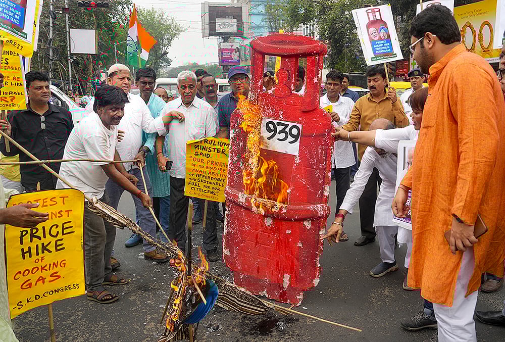 LPG crisis: Congress protest in Kolkata
