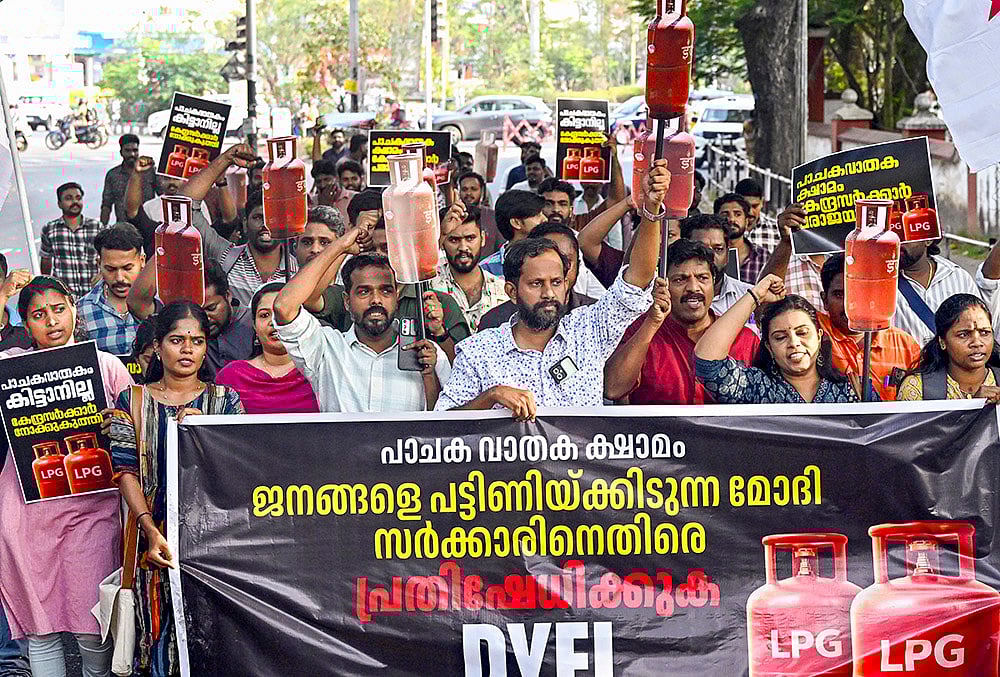 LPG crisis: Congress protest in Thiruvananthapuram