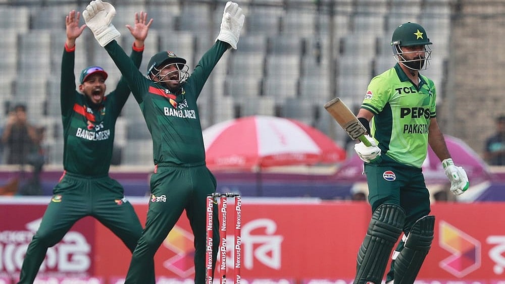 Bangladesh's Litton Das, centre, appeals successfully for the wicket of Pakistan's Hussain Talat during the first one day international cricket match between Bangladesh and Pakistan in Mirpur, Bangladesh. - | Photo: AP/Mahmud Hossain Opu