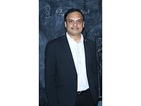 Dr. Ddharaniikota Ssuyodhan