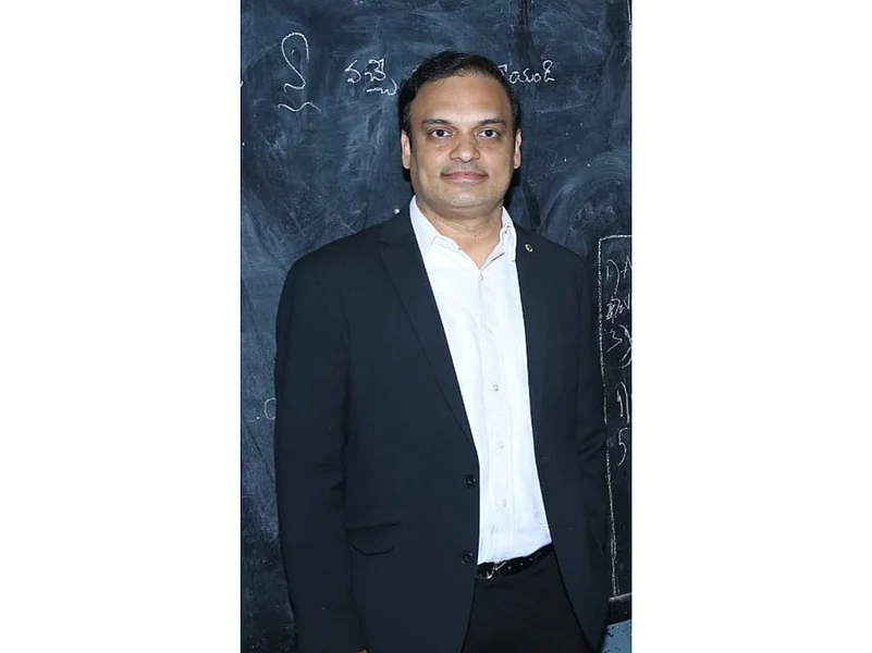 Dr. Ddharaniikota Ssuyodhan