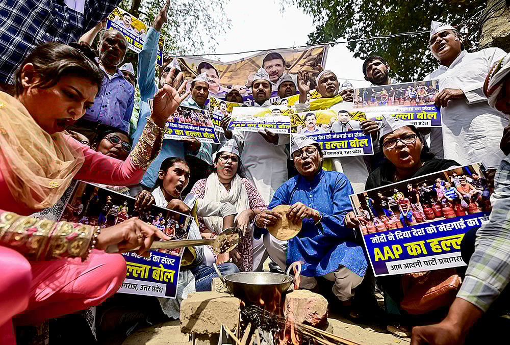 LPG crisis: AAP protest in Prayagraj