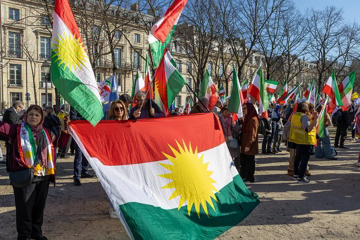 Rally in Paris support Maryam Rajavi's Ten-Point Plan for a Democratic Iran Demonstrators carry Kurdish and Iranian flags during a rally organized by Franco-Iranian associations supporting the National Council of Resistance of Iran in central Paris. - IMAGO / SOPA Images