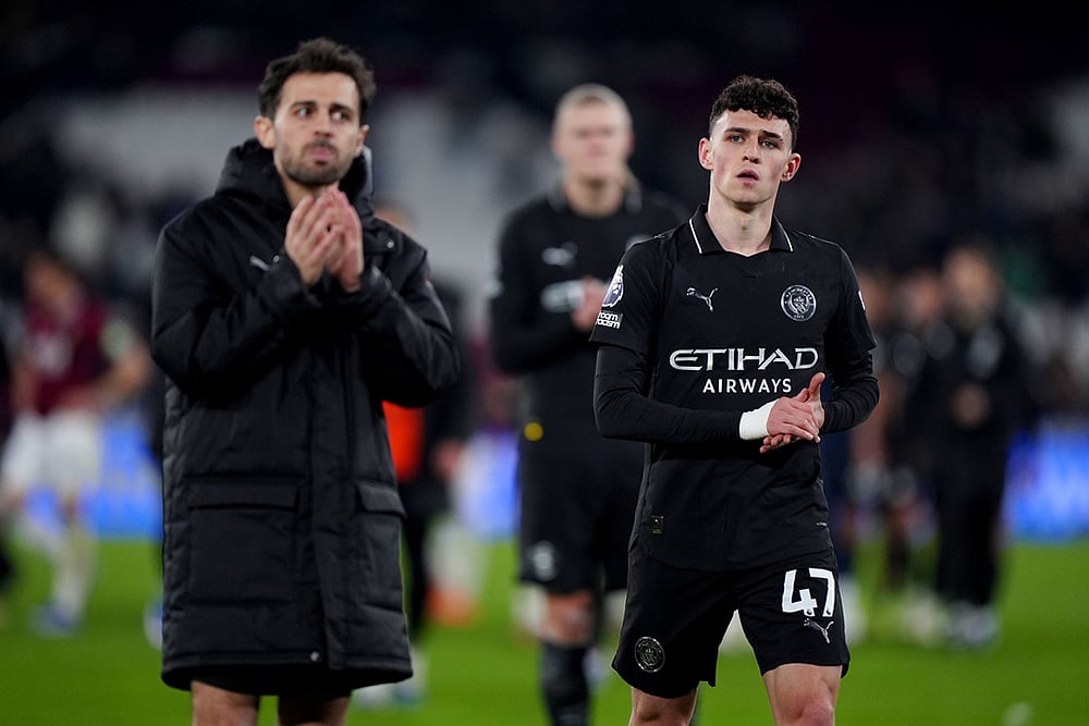 Manchester City's Bernardo Silva,left,and Phil Foden applaud the fans after a Premier League soccer match against West Ham United in London. - | Photo: Bradley Collyer/PA via AP