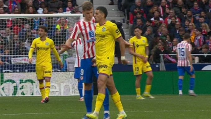 Getafe's Abdel Abqar and Atletico Madrid's Alexander Sorloth during their La Liga match on March 14, 2026. - | Photo: Screenshot/X