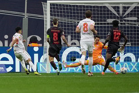 Bayern's Luis Diaz, left, scores his side's opening goal during a German Bundesliga soccer match between Bayer Leverkusen and Bayern Munich in Leverkusen, Germany, Saturday, March 14, 2026. ()