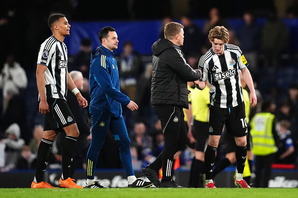 Newcastle United's Anthony Gordon, right, is congratulated by manager Eddie Howe following victory in the Premier League match between Chelsea and Newcastle, in London. - | Photo: John Walton/PA via AP