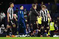 Chelsea 0-1 Newcastle, EPL: Gordon Goal Helps Magpies Beat Blues | Photo: John Walton/PA via AP : Newcastle United's Anthony Gordon, right, is congratulated by manager Eddie Howe following victory in the Premier League match between Chelsea and Newcastle, in London.