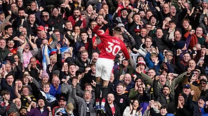 | Photo: AP/Dave Thompson : Manchester United's Benjamin Sesko scelebrates after scoring during the Premiier League soccer match between Manchester United and Crystal Palace in Manchester, England, Sunday, March 1, 2026.