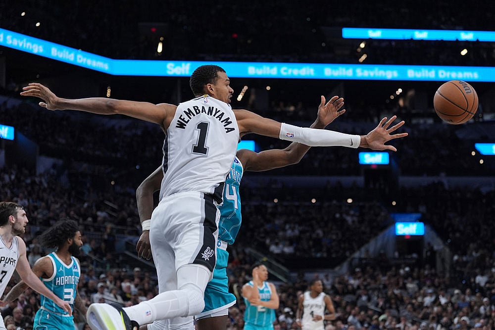 NBA Basketball Game: Charlotte Hornets vs San Antonio Spurs