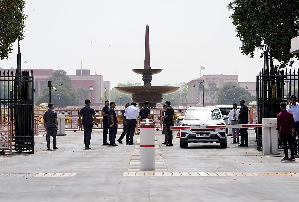 Boom barrier comes down at Parliament gate due to technical glitch