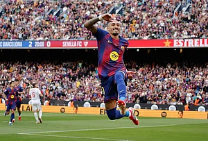 | Photo: AP/Joan Monfort : Barcelona's Raphinha celebrates after scoring during the Spanish La Liga soccer match between Barcelona and Sevilla in Barcelona, Spain