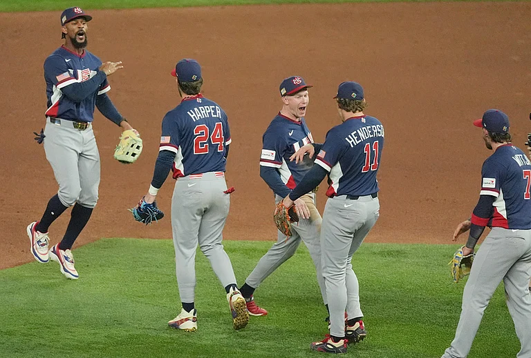 The United States team celebrates after defeating the Dominican Republic at a World Baseball Classic semifinal game in Miami. - | Photo: AP/Rebecca Blackwell