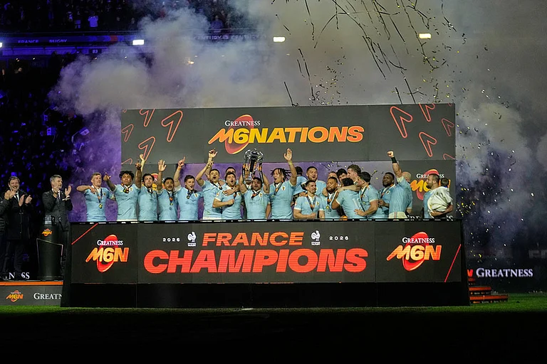 Antoine Dupont of France holds the trophy aloft after clinching the title after winning the Six Nations rugby union match between France and England in Saint-Denis, outside Paris. - | Photo: AP/Michel Euler