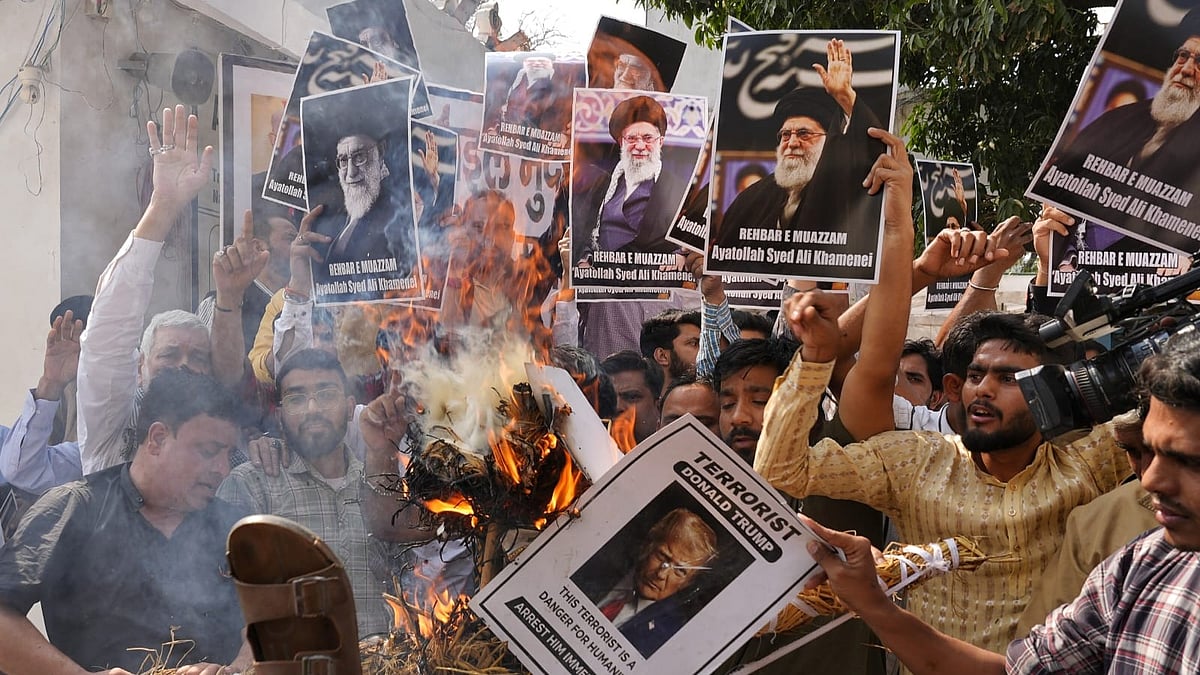 Shia community burn the effigy of Donald Trump and Benjamin Netanyahu against  the death of Iran’s Supreme Leader, Ayatollah Ali Khamenei, at Dargah Shahe marda Karbala Jor Bagh in New Delhi on Friday, 06, March 2026.  - Shia community burn  effigy of Donald Trump and Benjamin Netanyahu 