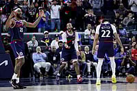 LA Clippers Vs San Antonio Spurs, NBA 2026: Spurs Survive Late Rally To Edge Clippers 119-115 | Photo: AP/Ryan Sun : Los Angeles Clippers guard Darius Garland, center, reacts with forward Isaiah Jackson, left, and guard Jordan Miller after a call during the second half of an NBA basketball game against the San Antonio Spurs in Inglewood, Calif.
