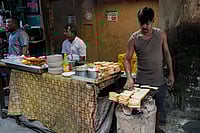 LPG Shortage Hits Pune’s College Kitchens, India's Students Hub Feels The Pinch xsm : LPG Shortage Hits Pune’s Colleges