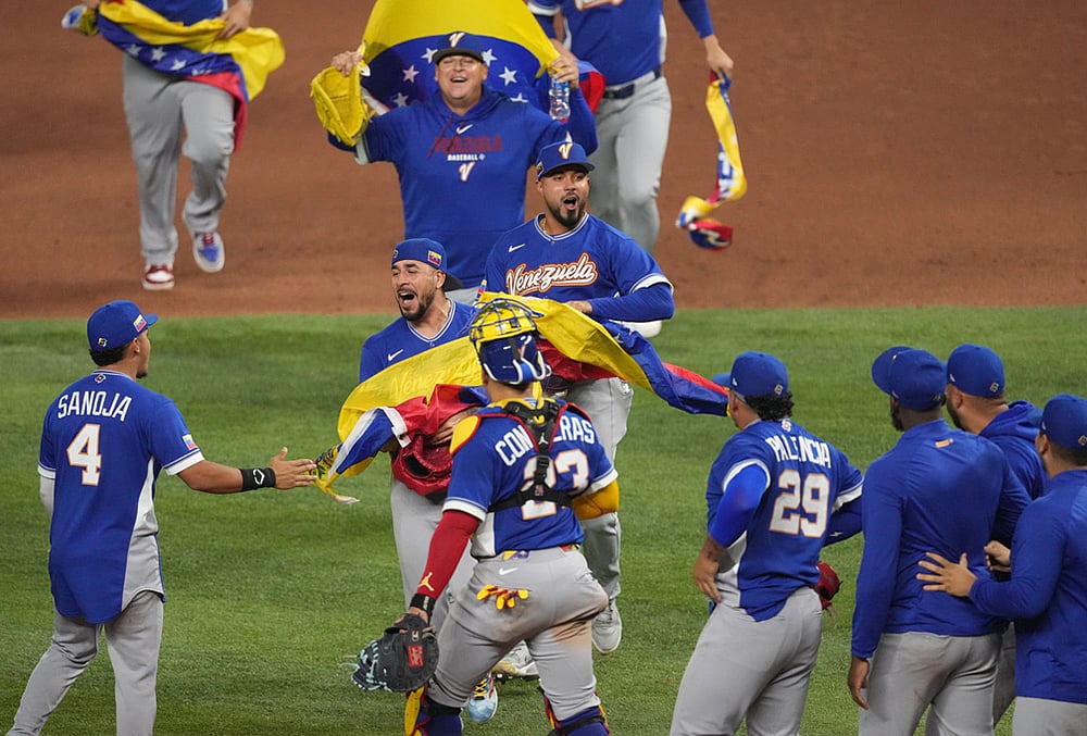 The Venezuela team celebrates after defeating Italy at a World Baseball Classic semifinal game in Miami.  - | Photo: AP/Lynne Sladk