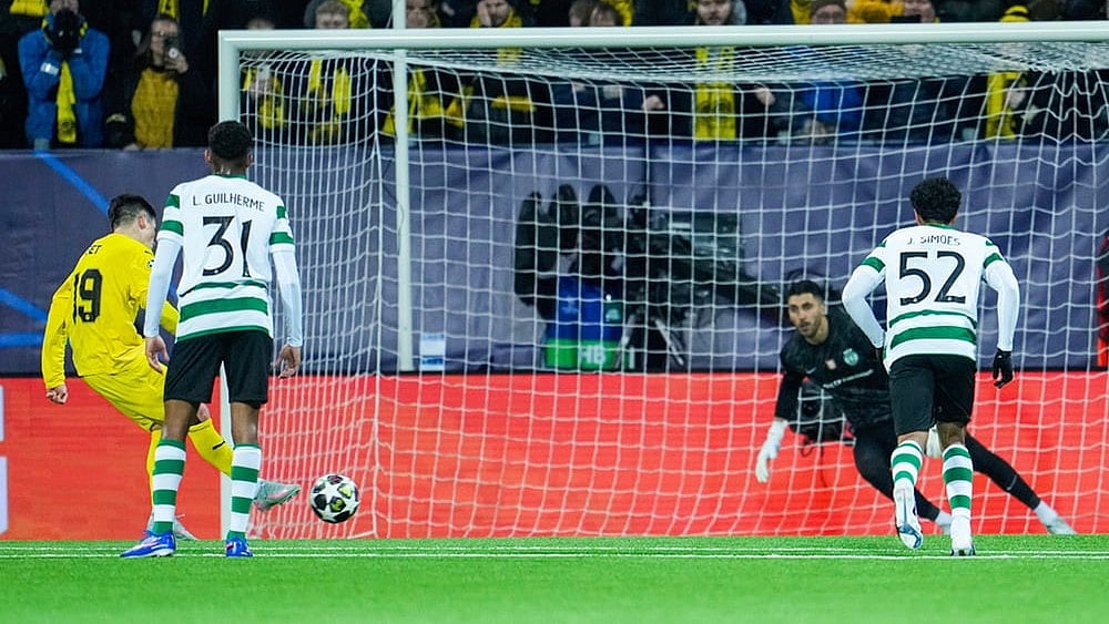 Bodo/Glimt's Sondre Brunstad Fet scores their side's first goal of the game from the penalty spot during the Champions League soccer match between Bodo/Glimt and Sporting Lisbon, in Bodo, Norway. - | Photo: Fredrik Varfjell/NTB Scanpix via AP
