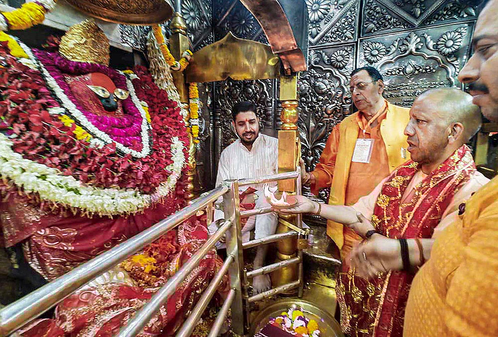 Yogi Adityanath at Vindhyavasini temple
