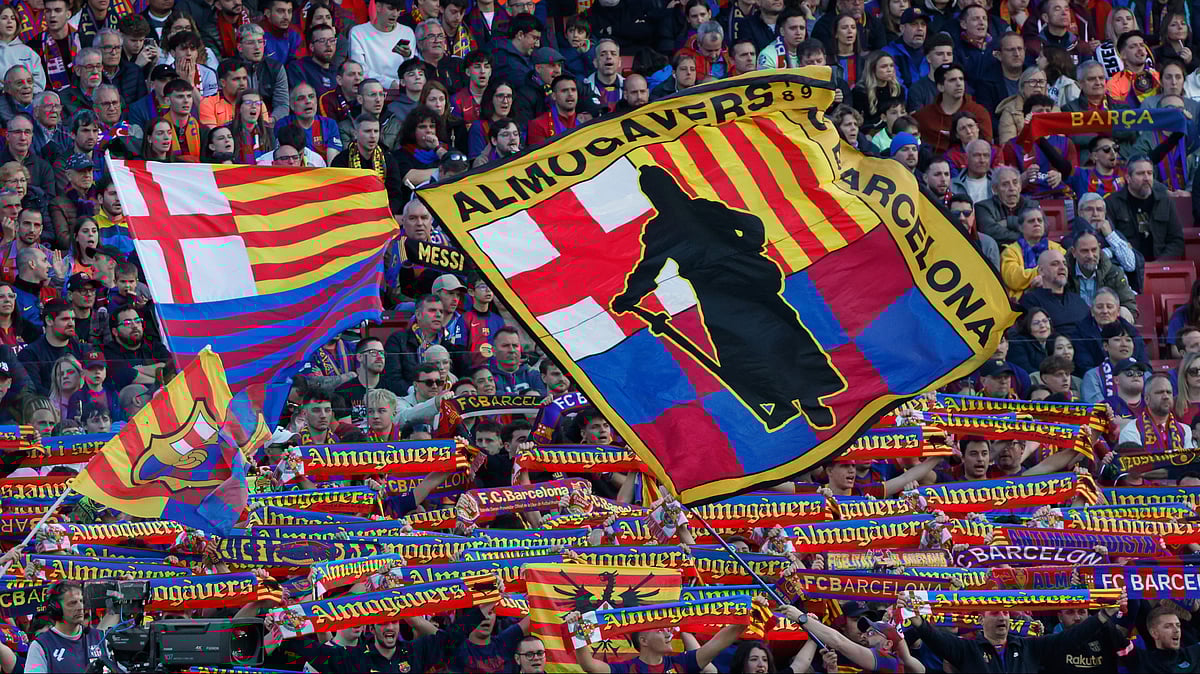 Fans of Barcelona's team cheer during the Spanish La Liga soccer match between Barcelona and Sevilla in Barcelona, Spain, Sunday, March 15, 2026. - | Photo: AP/Joan Monfort