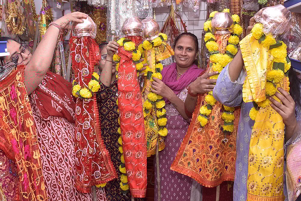 Preps for Gudhi Padwa festival