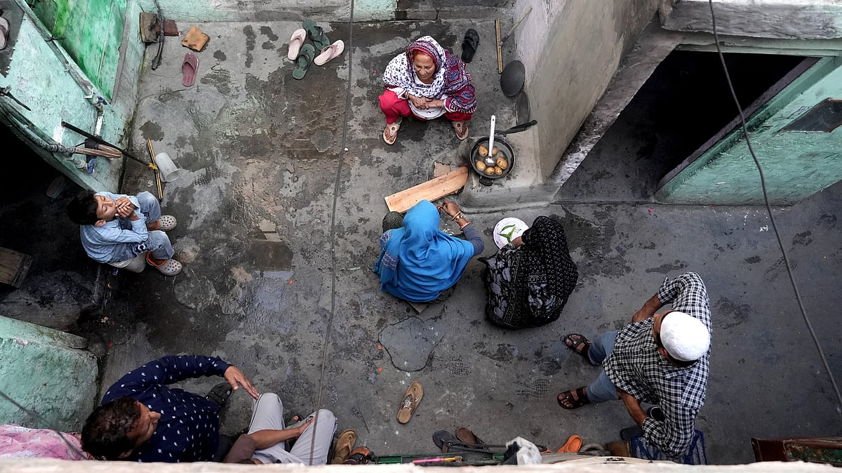 Both domestic and commercial LPG requirements are unmet in Delhi's Okhla, amid a national crisis triggered by the West Asia war. - Tribhuvan Tiwari
