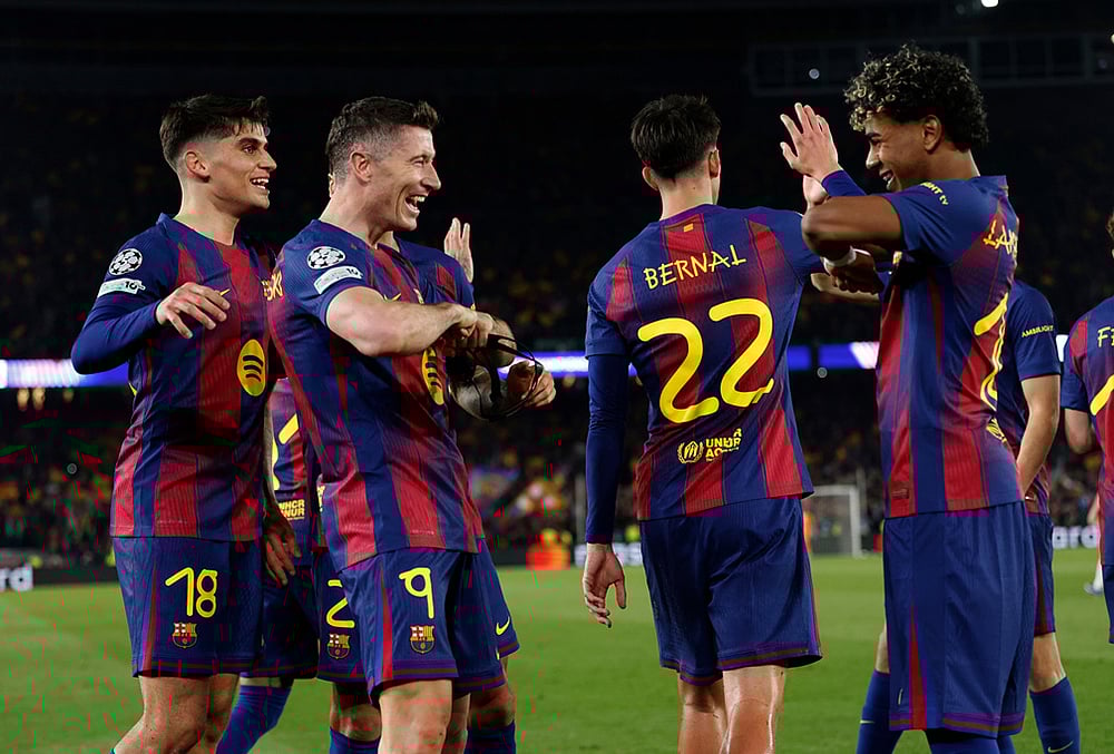 FC Barcelona VS Newcastle United FC Champions League Soccer-Robert Lewandowski