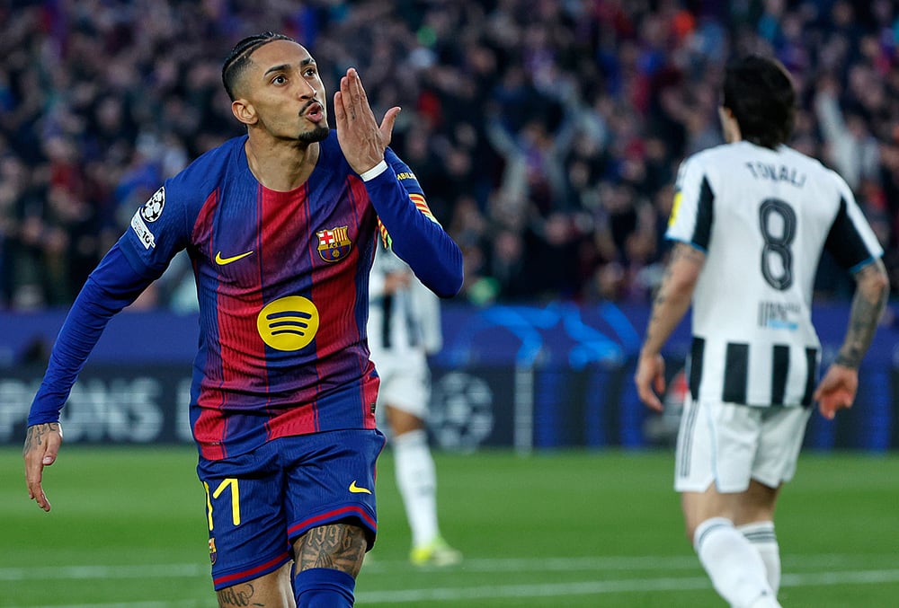 FC Barcelona VS Newcastle United FC Champions League Soccer-Raphinha 