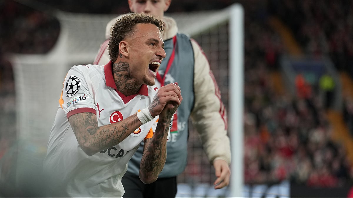 Galatasaray's Noa Lang reacts after sustaining an injury during the second leg of the Champions League round of 16 soccer match between Liverpool and Galatasaray, in Liverpool, England, Wednesday, March 18, 2026.  - | Photo: AP/Jon Super