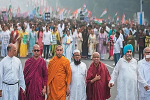 | Photo: Imago/Pacific Press Agency : Melting Pot: Mamata Banerjee with people of various religious faiths at a rally against the SIR in Kolkata