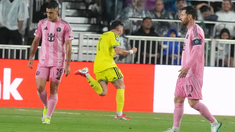 Inter Miami forwards Germán Berterame (19) and Lionel Messi (10) react as Nashville forward Cristian Espinoza (7) celebrates his goal during the second half of a CONCACAF Champions Cup Round of 16 soccer match, Wednesday, March 18, 2026, in Fort Lauderdale, Fla. - | Photo: AP/Marta Lavandier