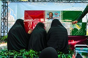 Imago : Tehran Iran Funeral Procession March 18 Women mourn during a funeral procession in Tehran, Iran, on March 18, 2026, for national security chief Ali Larijani